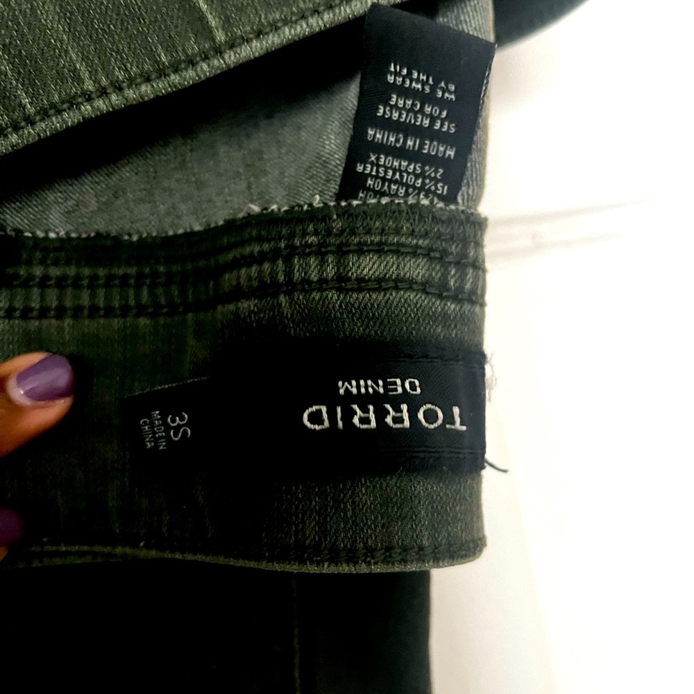 Torrid green pull-on jeggings